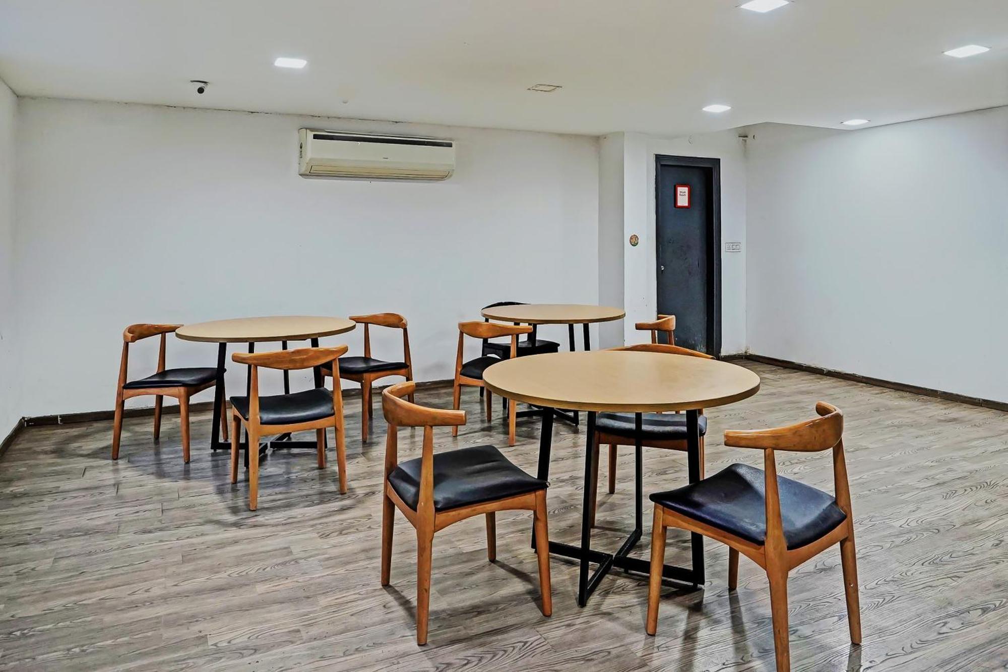Collection O White Saffron Near Rohini Sector 18 Metro Station Hotel Delhi  Exterior photo